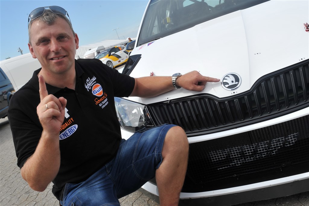 Det blev til en førsteplads for Esben Hegelund i sin første start i en Skoda Fabia R5. Det skete ved lørdagens Juelsminde Rally Den Jyske Sparekasse.
(Foto: Morten Alstrup)